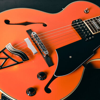 Vox Giulietta Vga-5td Archtop Electric Guitar Pearl Orange body close up.