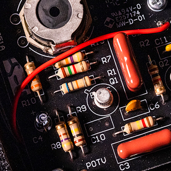 Vox V846 Vintage Wah pedal resistor closeup
