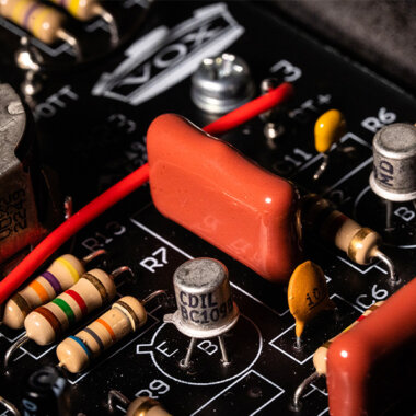 Vox V846 Vintage Wah pedal transistor closeup
